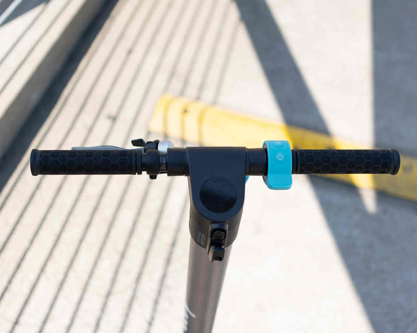 Electric scooter handlebars