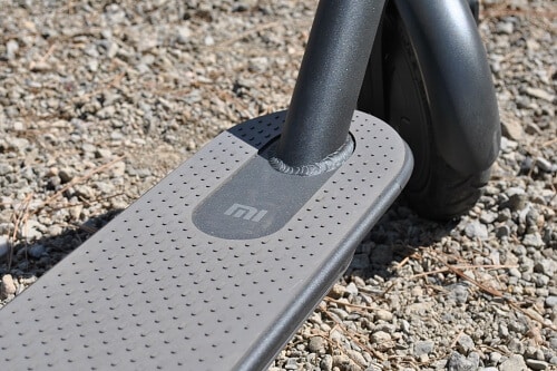 Xiaomi electric scooter deck has a grey rubberized finish