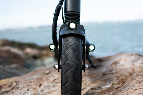 Horizon electric scooter headlight and front tire