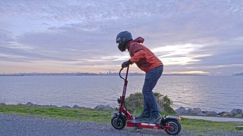 Man accelerating on the Qiewa QPower electric scooter