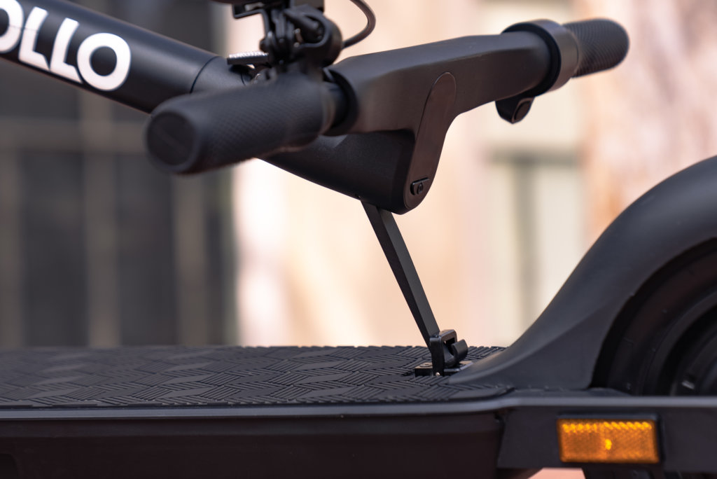 Apollo Air Pro Review Stability and Safety with 18.8 MPH Speed