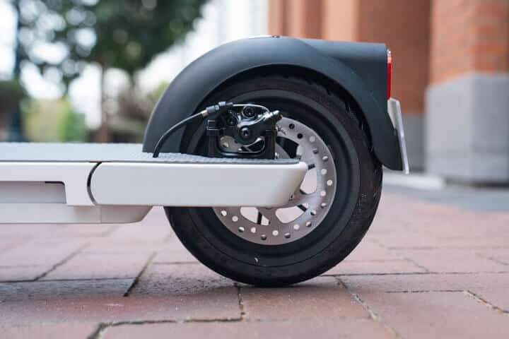 Okai Neon e-scooter rear disc brake