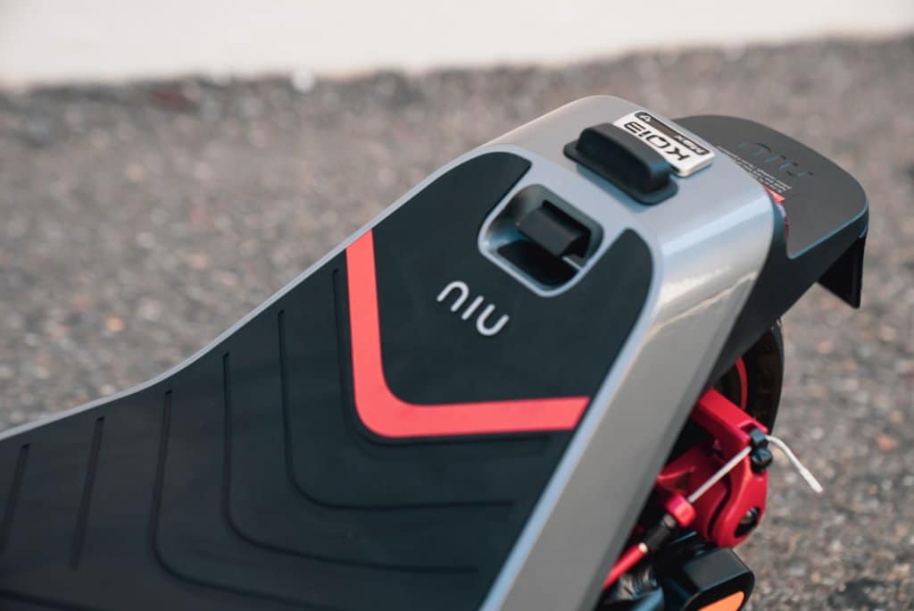 NIU KQi3 MAX Electric Scooter buckle button