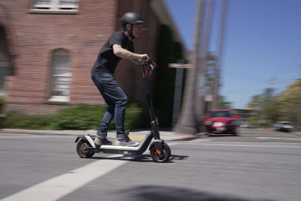 NIU KQi3 MAX Electric Scooter Zoom Pic