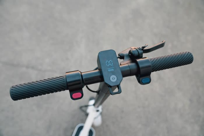ANYHILL UM-1 Electric Scooter Handlebar View