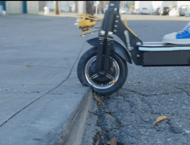 Solar-P1-2.0-Electric-Scooter-Curb-Pinch